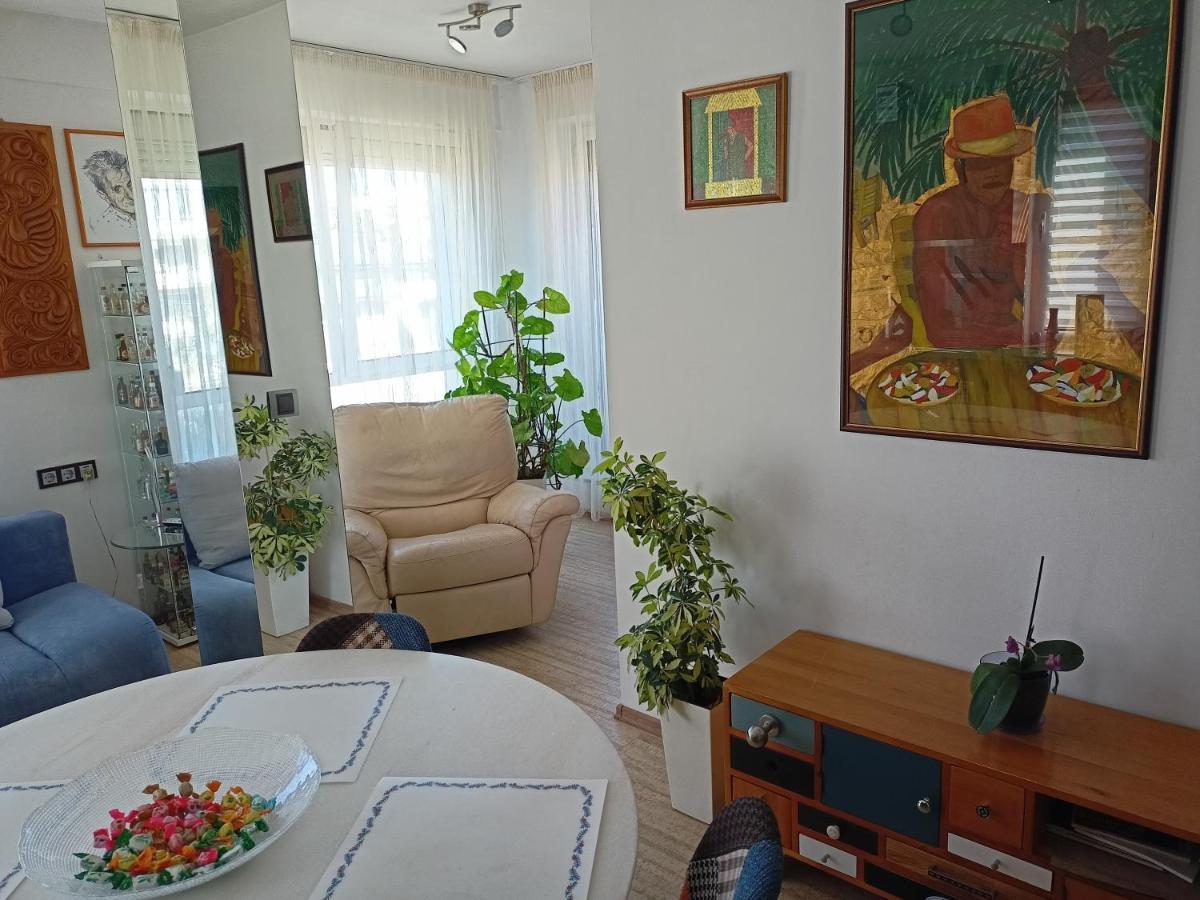 Bright Apartment At A Great Location Sofia Exterior foto